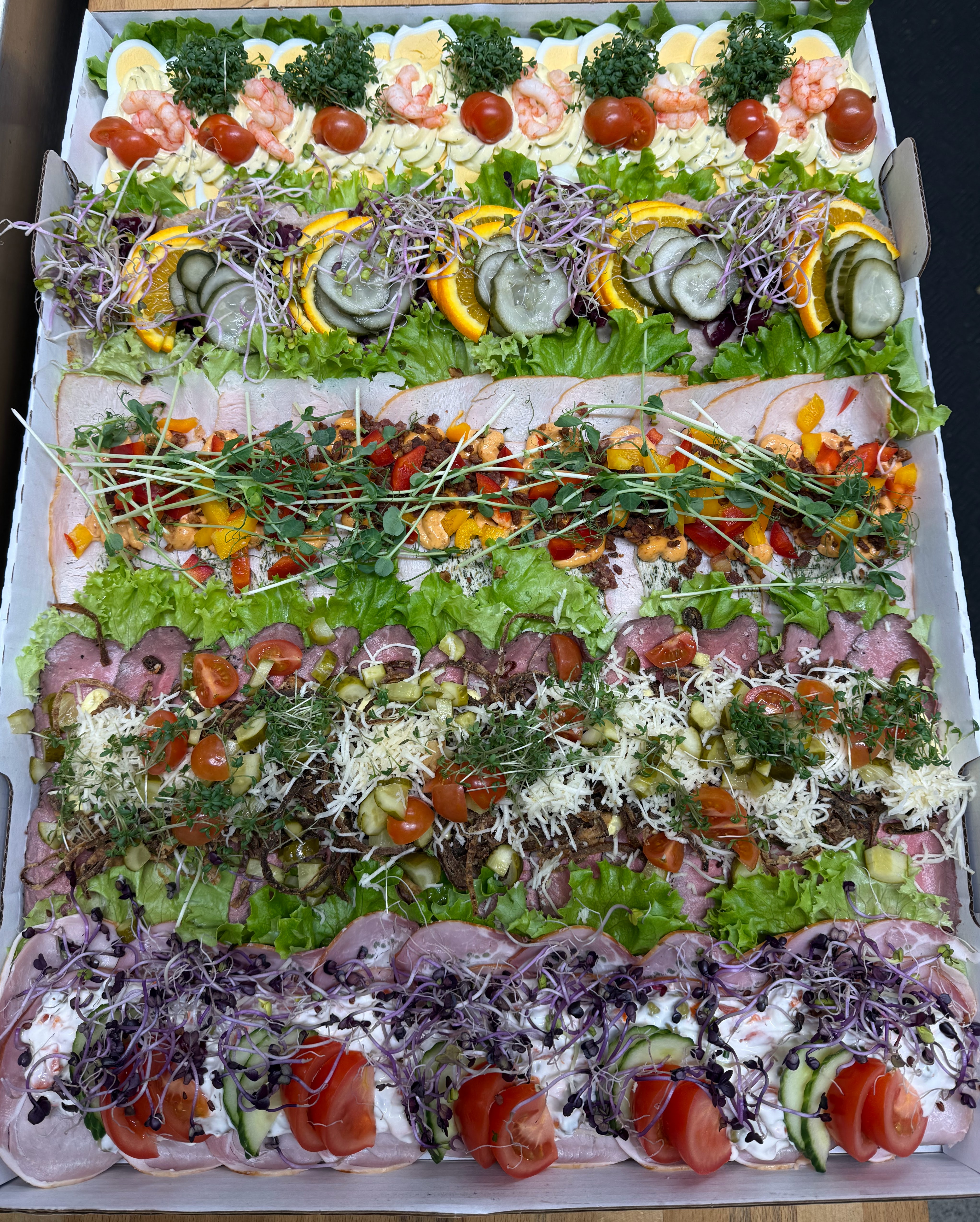 Lille pålægsplade på rugbrød